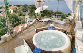 Lovely Apartment In Utjeha With Jacuzzi